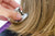 Co się dzieje po obcięciu włosów zwykłymi nożyczkami - Japan Scissors USA
