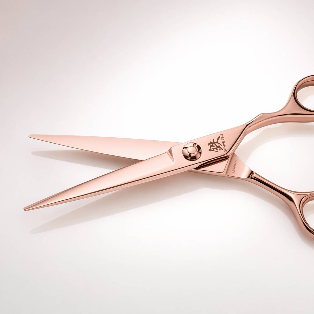 Juntetsu Rose Gold VG10 Pro Shears Set - cutting scissor, open blades close-up