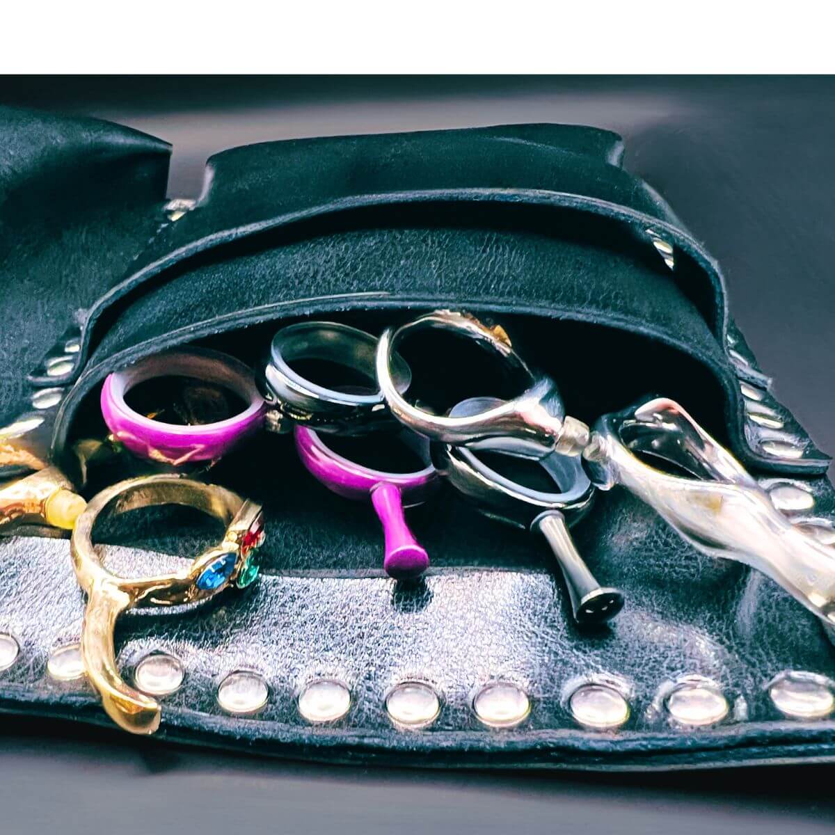 Juntetsu Kuro Flat Holster - 4 Professional Scissors (SKU: JUN-KURO-4PC)